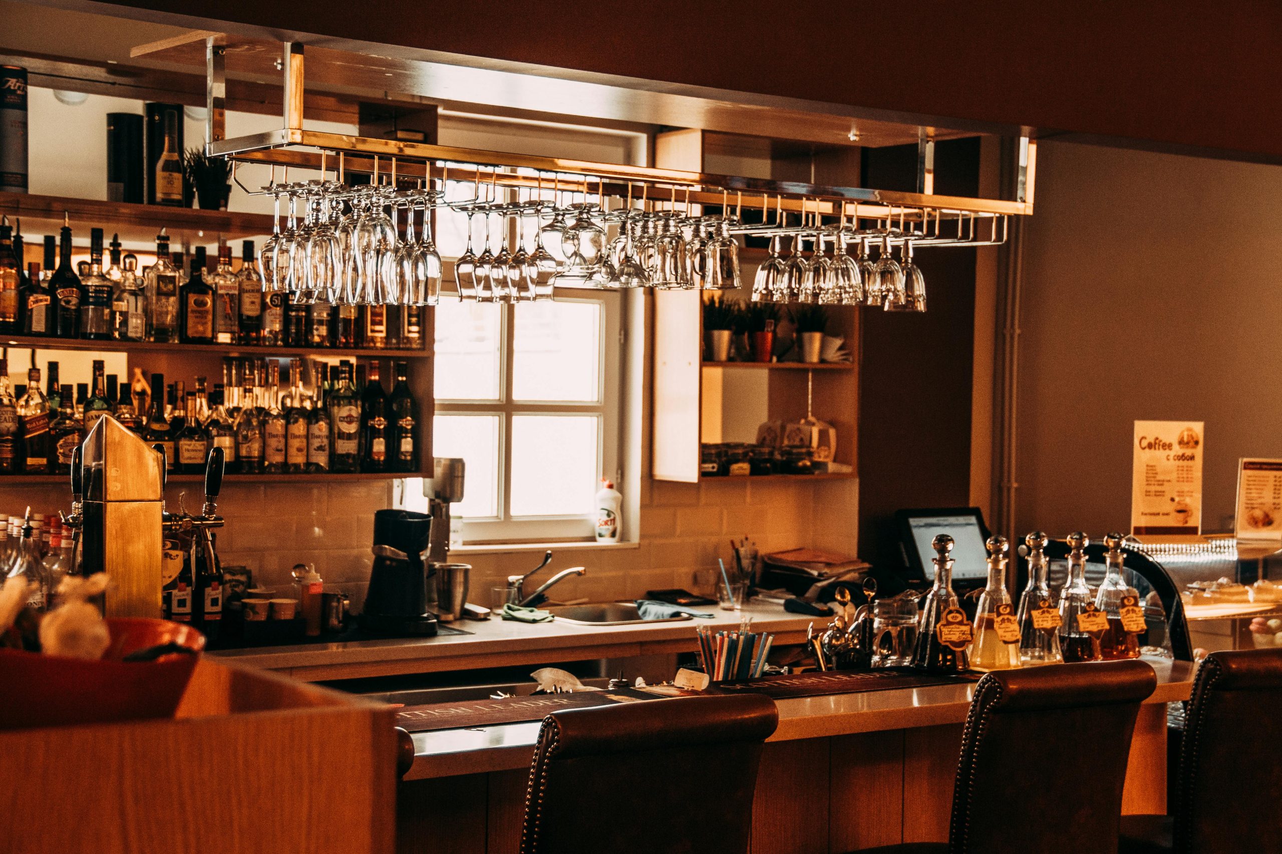 4 Events That Benefit From a Bar Service